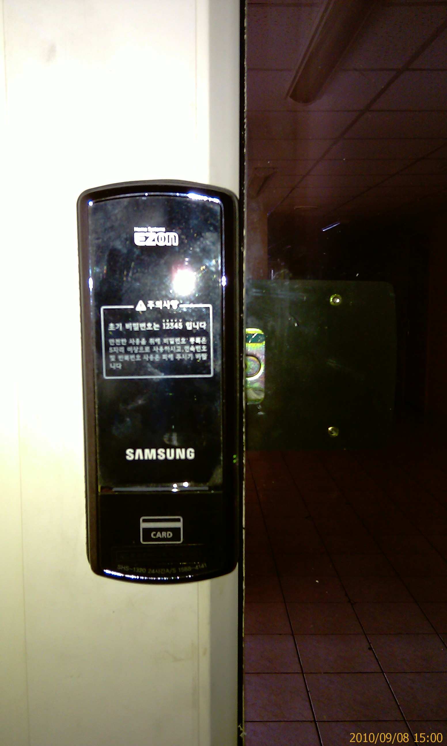Замок Samsung SHS 1320 в пластиковую дверь